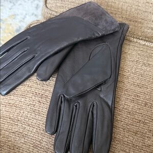 Women’s brown Leather Gloves .